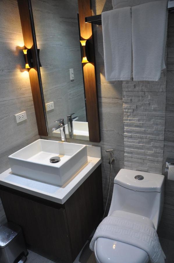 Acuatico Beach Resort & Hotel Inc. ซานฮวน ภายนอก รูปภาพ