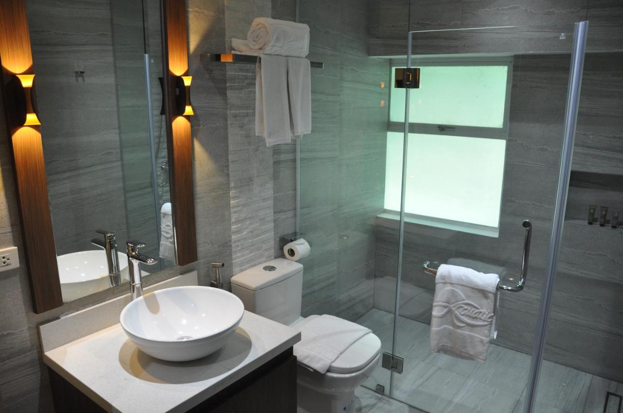 Acuatico Beach Resort & Hotel Inc. ซานฮวน ภายนอก รูปภาพ