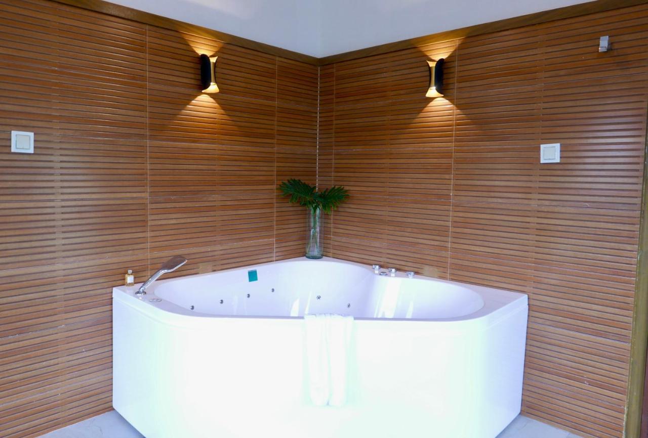 Acuatico Beach Resort & Hotel Inc. ซานฮวน ภายนอก รูปภาพ